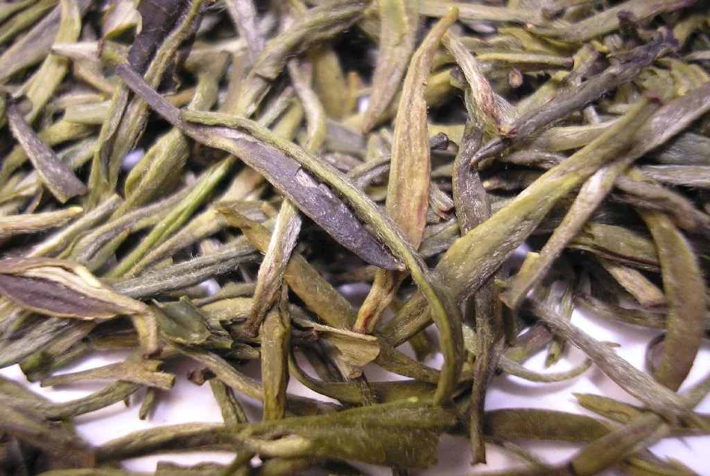 Huoshan_Huangya_tea_leaves_close.jpg